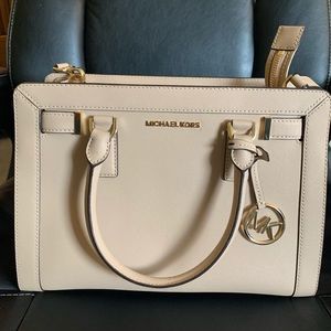 NEW MICHAEL KORS BAG